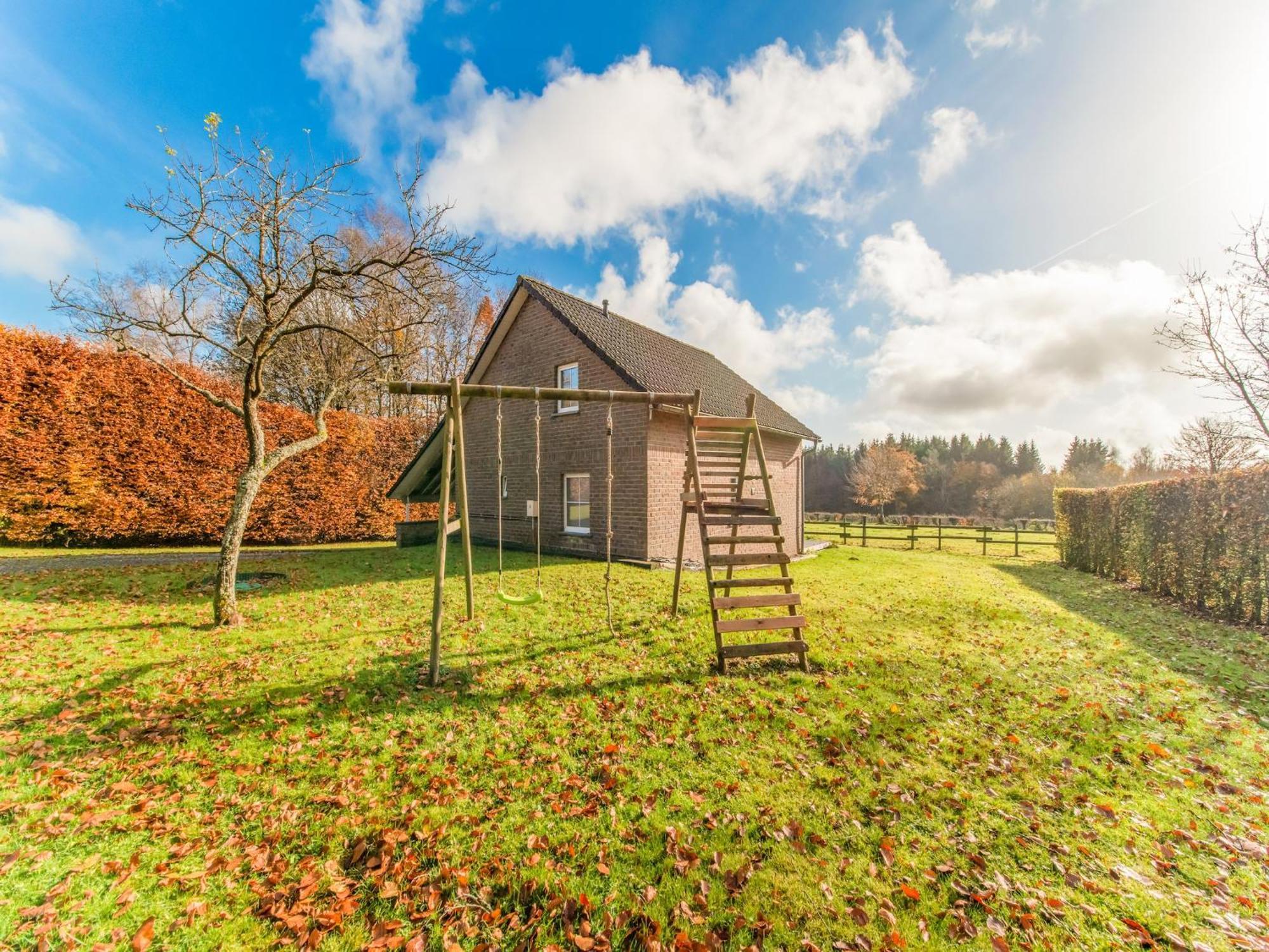 Picture Perfect Holiday Home In Sourbrodt With Garden Bbq Exteriér fotografie